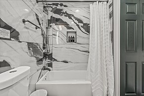 Charming Historic Gem Heart of Philly 2B