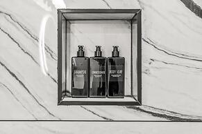 Charming Historic Gem Heart of Philly 2B