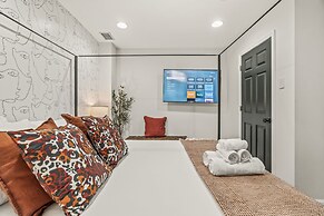 Charming Historic Gem Heart of Philly 2B