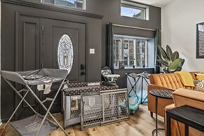 Charming Historic Gem Heart of Philly 2B