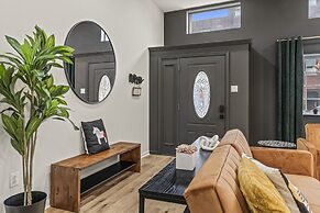 Charming Historic Gem Heart of Philly 2B