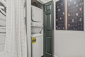 Charming Historic Gem Heart of Philly 2B