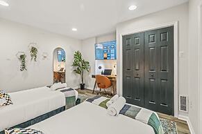 Charming Historic Gem Heart of Philly 2B