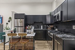 Charming Historic Gem Heart of Philly 2B