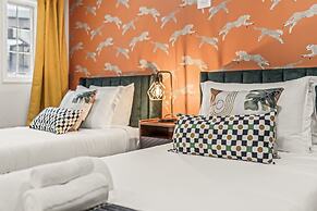 Charming Historic Gem Heart of Philly 2B