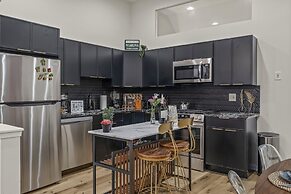 Charming Historic Gem Heart of Philly 2B