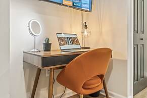 Charming Historic Gem Heart of Philly 2B