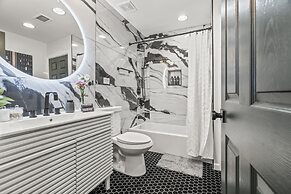 Charming Historic Gem Heart of Philly 2B