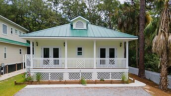 Charming 2 Bed 2 Bath Home Near Ocean Creek Golf Course