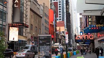 Roomza Times Square at Pestana CR7