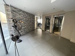 Modern Studio With Open Views, Pool, and 24-hour Security