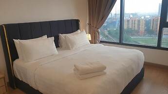 Lucentia Residence by Moonlight Park