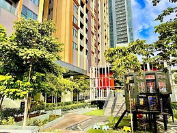 Lucentia Residence by Moonlight Park