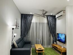 Lucentia Residence by Moonlight Park