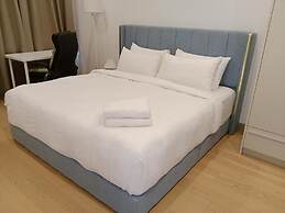 Lucentia Residence by Moonlight Park