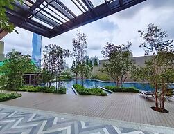 Lucentia Residence by Moonlight Park