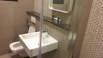 Lucentia Residence by Moonlight Park