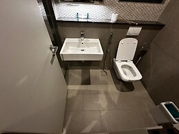 Lucentia Residence by Moonlight Park