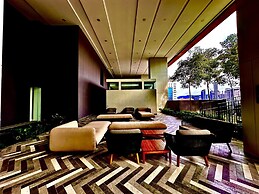 Lucentia Residence by Moonlight Park