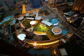 Lucentia Residence by Moonlight Park