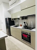 Lucentia Residence by Moonlight Park