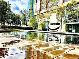 Lucentia Residence by Moonlight Park