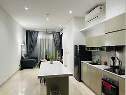 Lucentia Residence by Moonlight Park