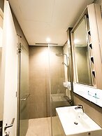 Lucentia Residence by Moonlight Park