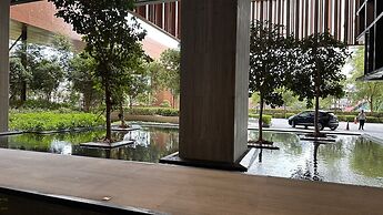 Lucentia Residence by Moonlight Park