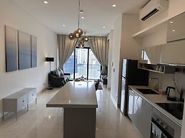 Lucentia Residence by Moonlight Park