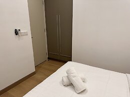 Lucentia Residence by Moonlight Park