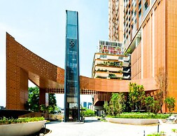 Lucentia Residence by Moonlight Park