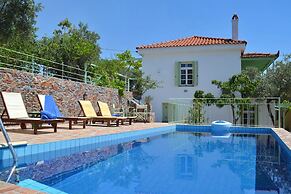 Cherry Cottage in Skopelos