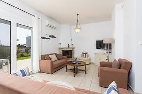 Amphitrite Villa in Gennadi