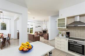 Amphitrite Villa in Gennadi