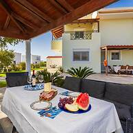 Amphitrite Villa in Gennadi