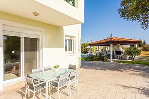 Amphitrite Villa in Gennadi