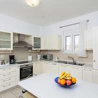 Amphitrite Villa in Gennadi