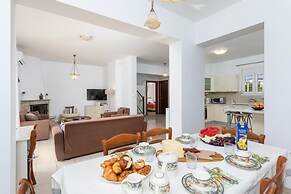 Amphitrite Villa in Gennadi