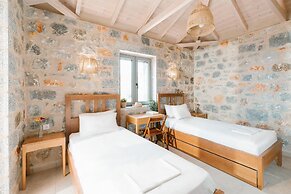 Villa Dioni Tria in Ditiki Mani