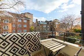 Cosy 4BD Flat W/private Balcony - Nine Elms!