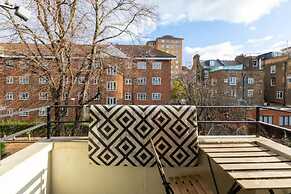 Cosy 4BD Flat W/private Balcony - Nine Elms!