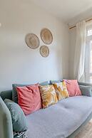 Cosy 4BD Flat W/private Balcony - Nine Elms!