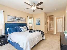 Stunning 4-bed House in Indio in Golf Course Commu