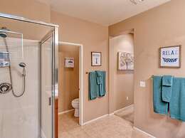 Stunning 4-bed House in Indio in Golf Course Commu