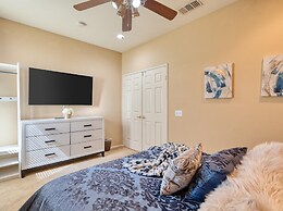 Stunning 4-bed House in Indio in Golf Course Commu