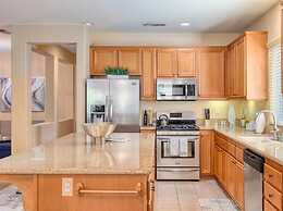 Stunning 4-bed House in Indio in Golf Course Commu