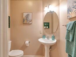 Stunning 4-bed House in Indio in Golf Course Commu