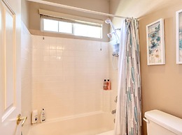 Stunning 4-bed House in Indio in Golf Course Commu