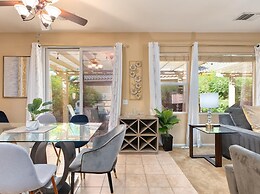 Stunning 4-bed House in Indio in Golf Course Commu